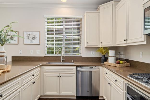 169 Elworthy Ranch Kitchen