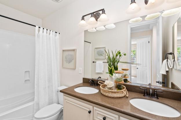 169 Elworthy Ranch Bathroom