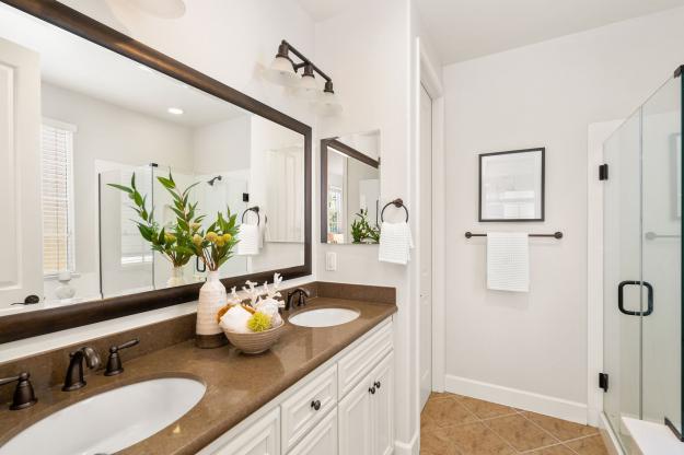 169 Elworthy Ranch Bathroom