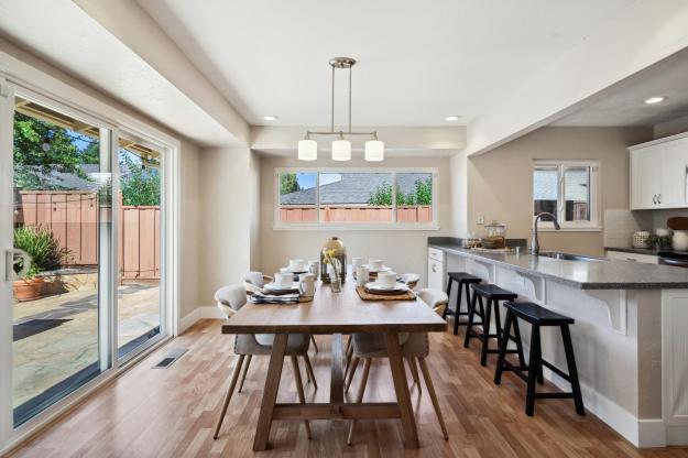 2640 Meadow Glen Dining Room