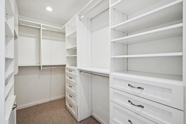 2640 Meadow Glen Closet