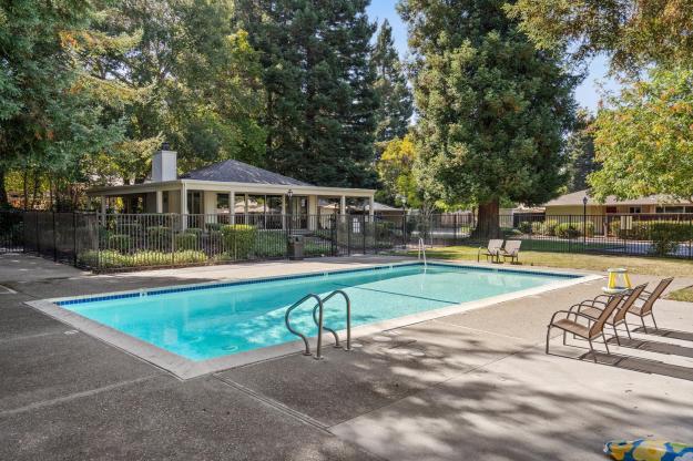 2640 Meadow Glen Pool