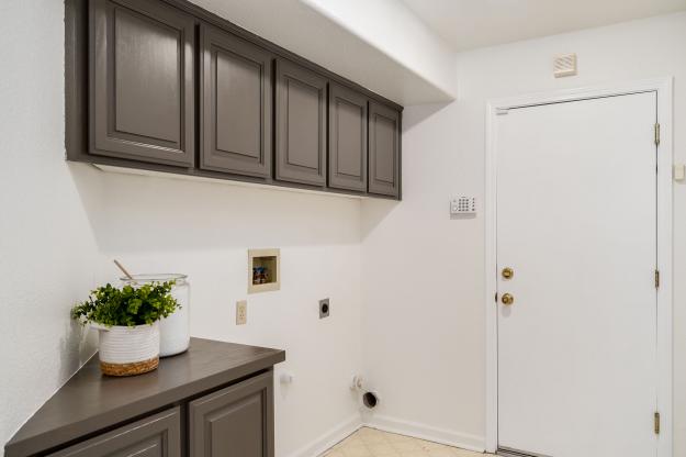 505 Cloverbrook Drive Laundry Room