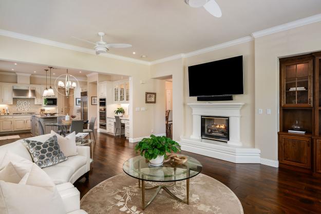 612 Stevens Ct Family Room