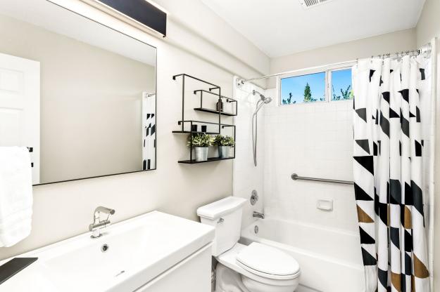 52 Gold Creek Ct Bathroom