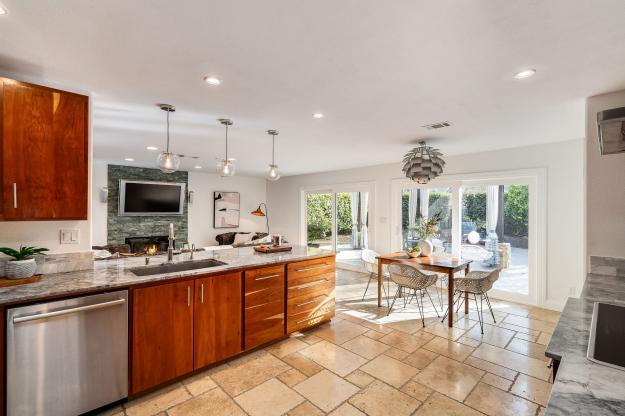 39 Snowmelt Court Kitchen