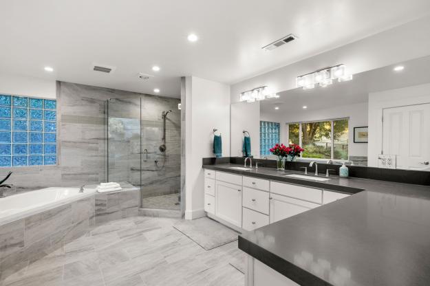 2205 Canyon Oak Lane Bathroom