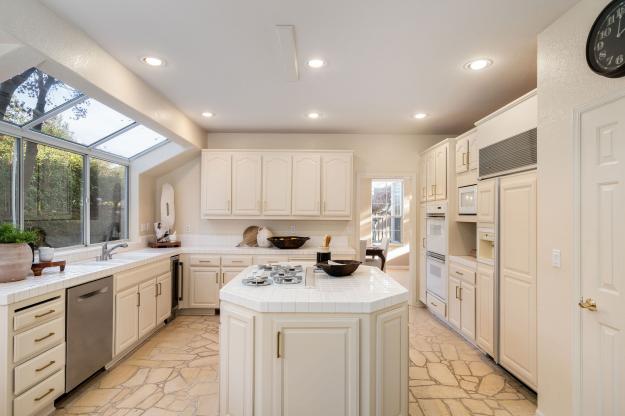 610 Dunhill Drive Kitchen