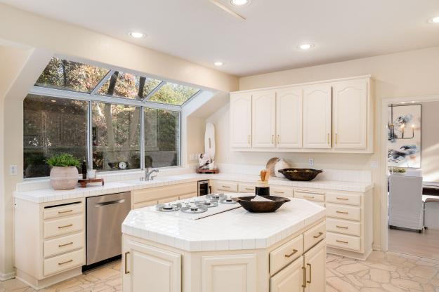 610 Dunhill Drive Kitchen