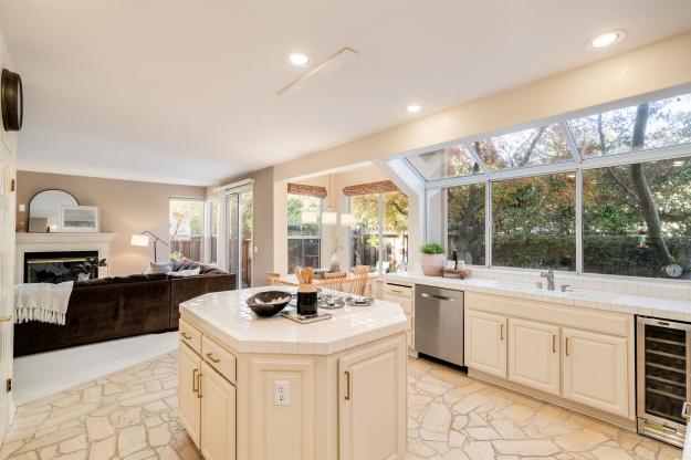 610 Dunhill Drive Kitchen