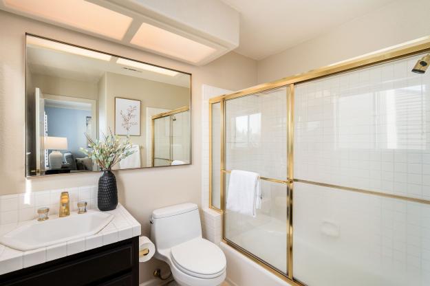 610 Dunhill Drive Bathroom