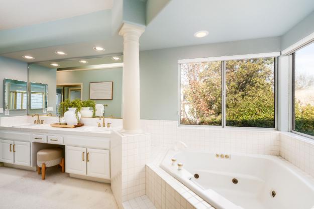 610 Dunhill Drive Bathroom