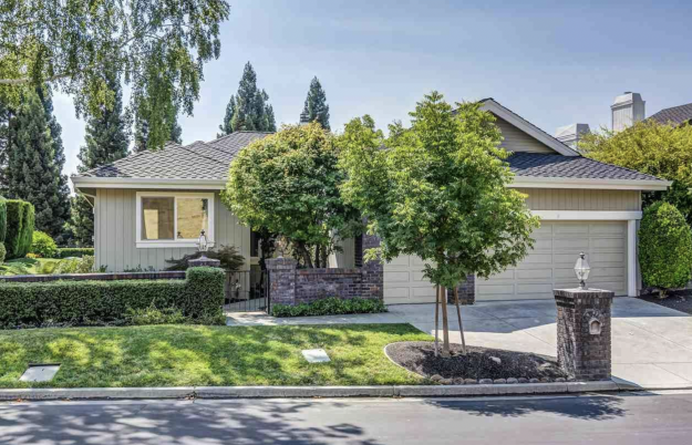 221 Conifer Ter Front