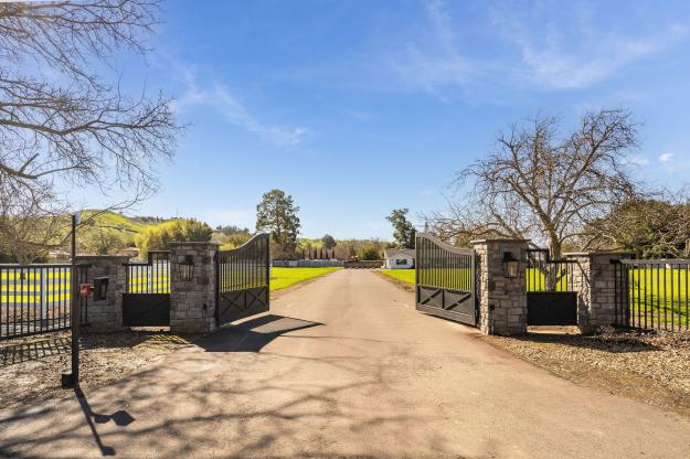 5400 Johnston Road Front