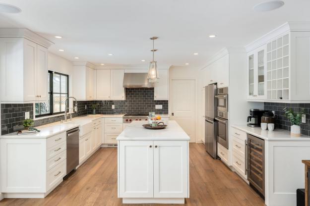 5400 Johnston Road Kitchen