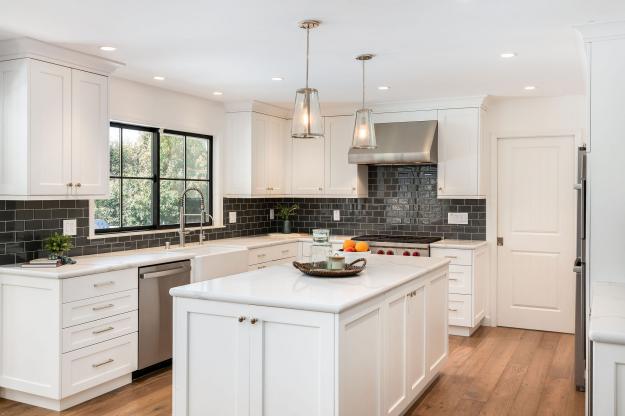 5400 Johnston Road Kitchen