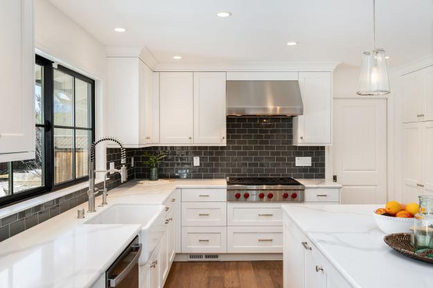 5400 Johnston Road Kitchen