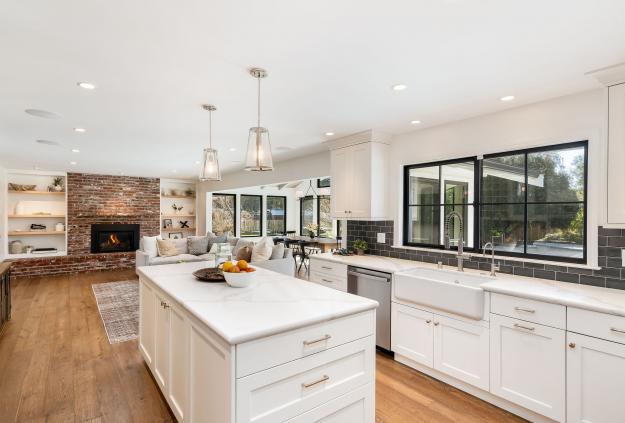 5400 Johnston Road Kitchen