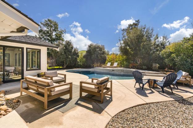 5400 Johnston Road Back