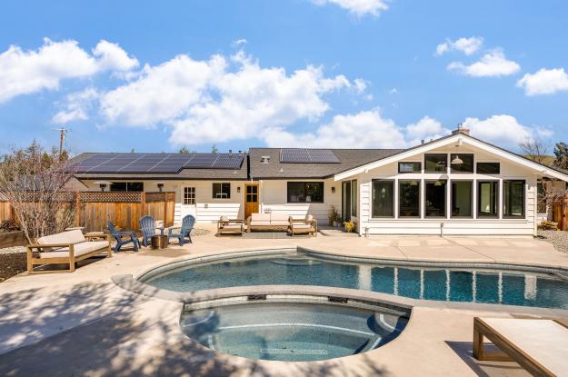 5400 Johnston Road Back