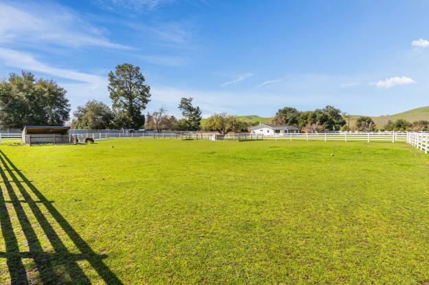 5400 Johnston Road Back