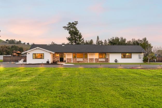 5400 Johnston Road Front