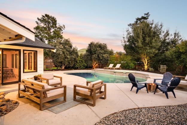 5400 Johnston Road Back