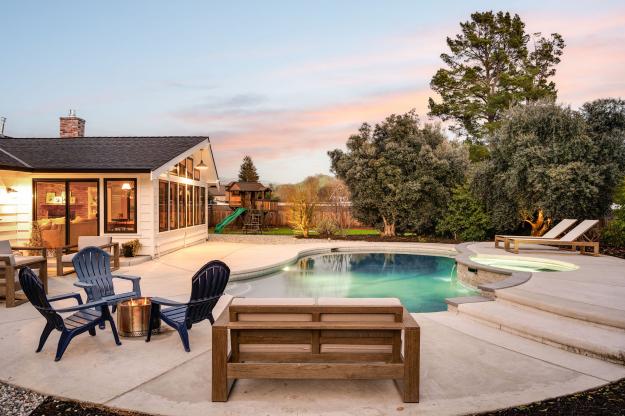 5400 Johnston Road Back