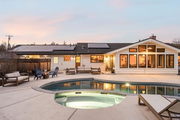 5400 Johnston Road Back