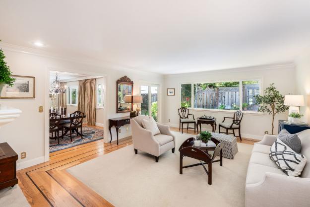 14 Avon Ct Living Room