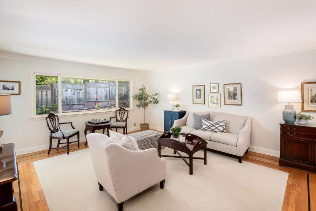 14 Avon Ct Living Room