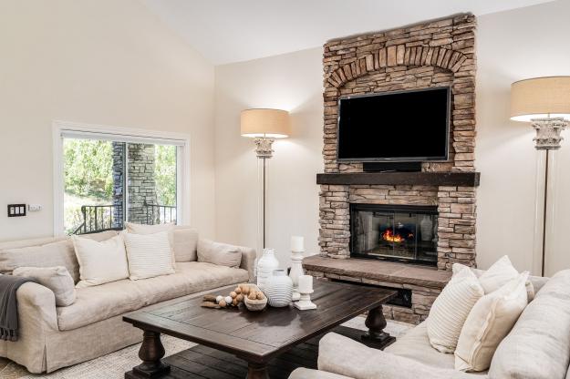 4040 Westminster Pl Living Room