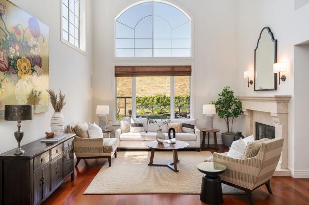 129 Alta Vista Living Room