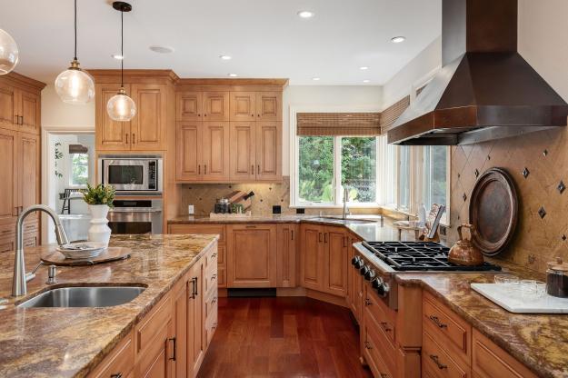 129 Alta Vista Kitchen