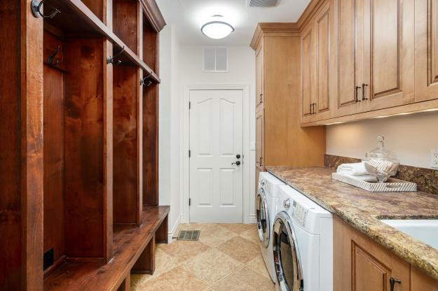 129 Alta Vista Laundry Room