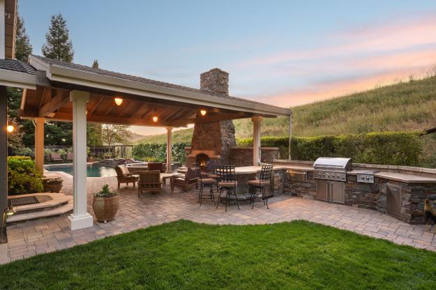 129 Alta Vista Backyard