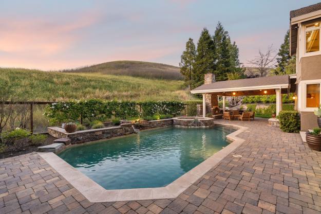 129 Alta Vista Backyard