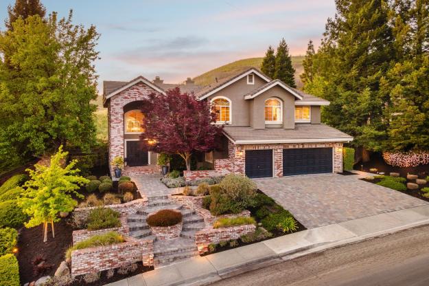 129 Alta Vista Front