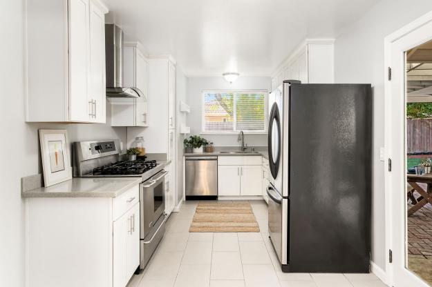 3248 Reva Dr Kitchen