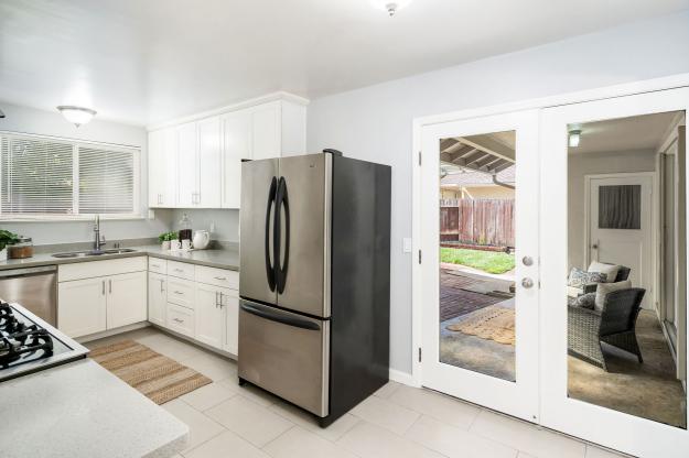 3248 Reva Dr Kitchen