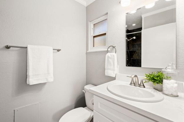 3248 Reva Dr Bathroom