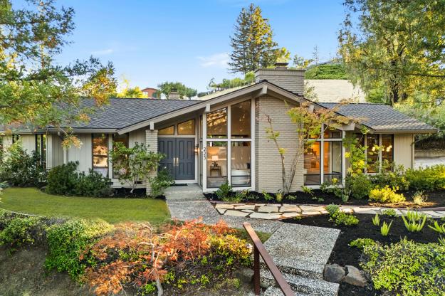 225 Vagabond Ct Front