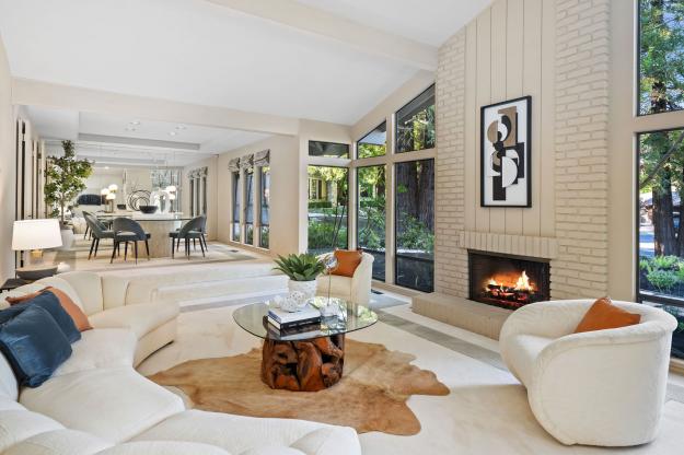 225 Vagabond Ct Living Room