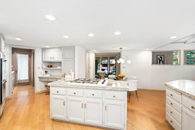 225 Vagabond Ct Kitchen