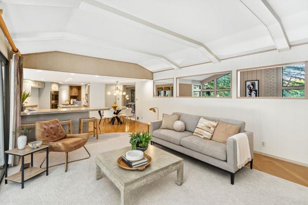 225 Vagabond Ct Family Room