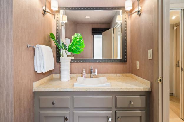 225 Vagabond Ct Bathroom