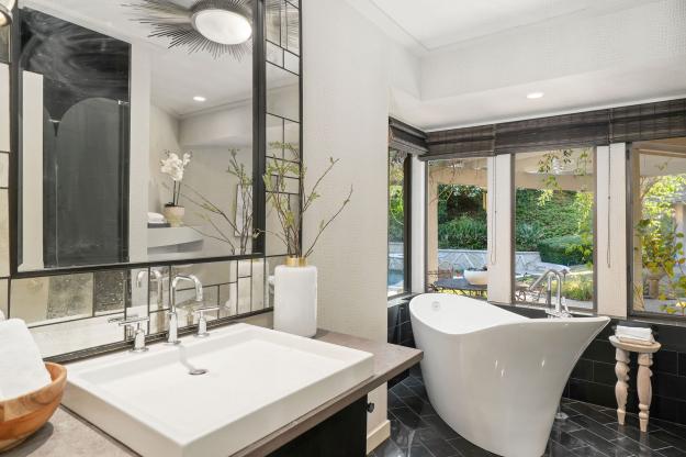 225 Vagabond Ct Bathroom