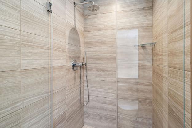 225 Vagabond Ct Primary Bathroom