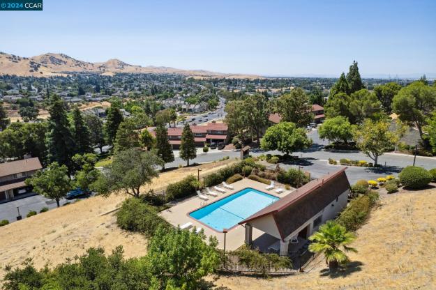 3513 Stone Pl Community Pool