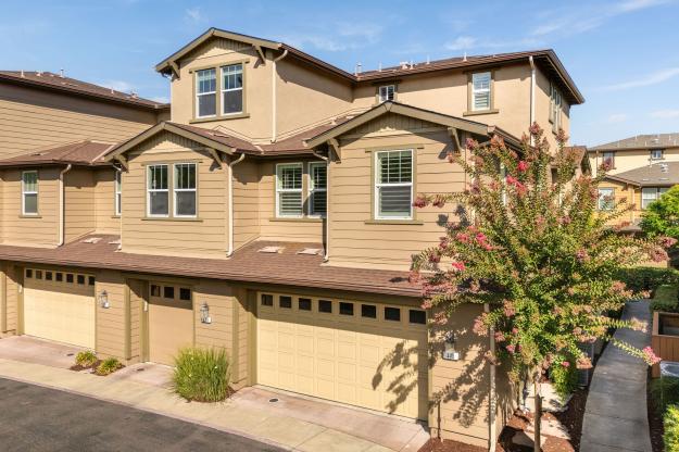 338 El Paseo Cir Garage